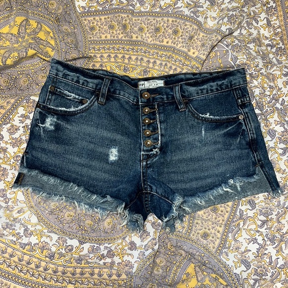 Free People Button Front Denim Cutoff Boyfriend Shorts Size 26 - Picture 1 of 9